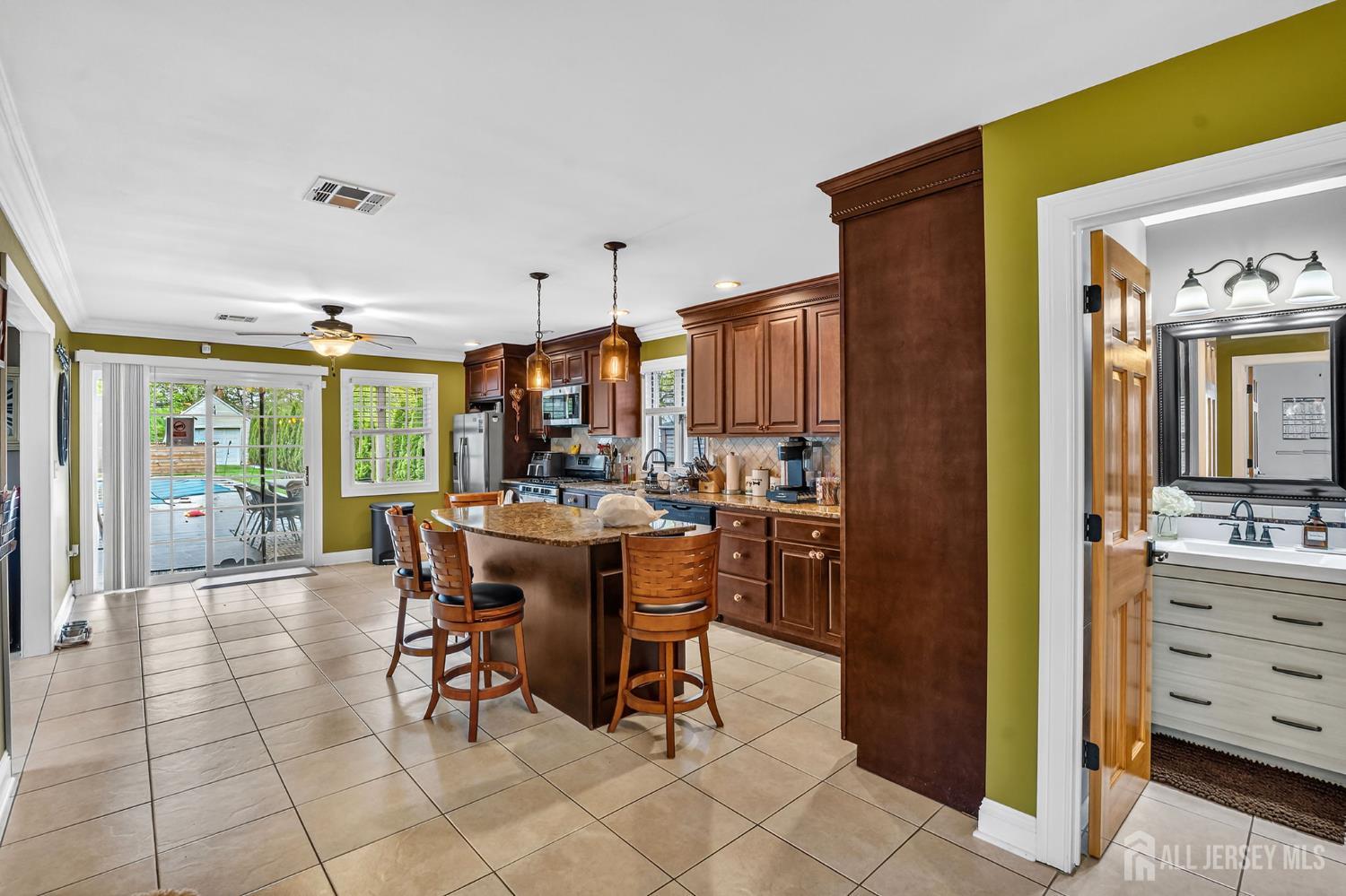 695 Spruce Road North Brunswick, NJ 08902 - Photo 4 of 63