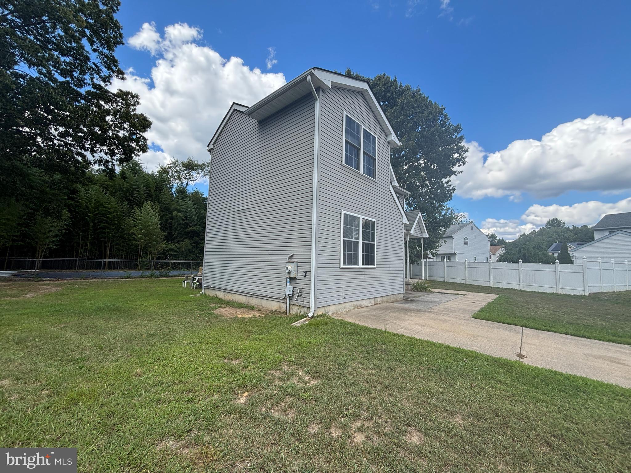3 Balsley Court Sicklerville, NJ 08081 - Photo 23 of 24 a front view of a house with garden