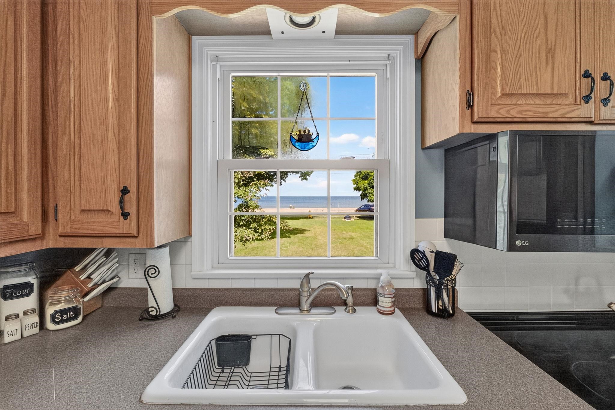 232 1st Street Menominee, MI 49858 - Photo 8 of 46