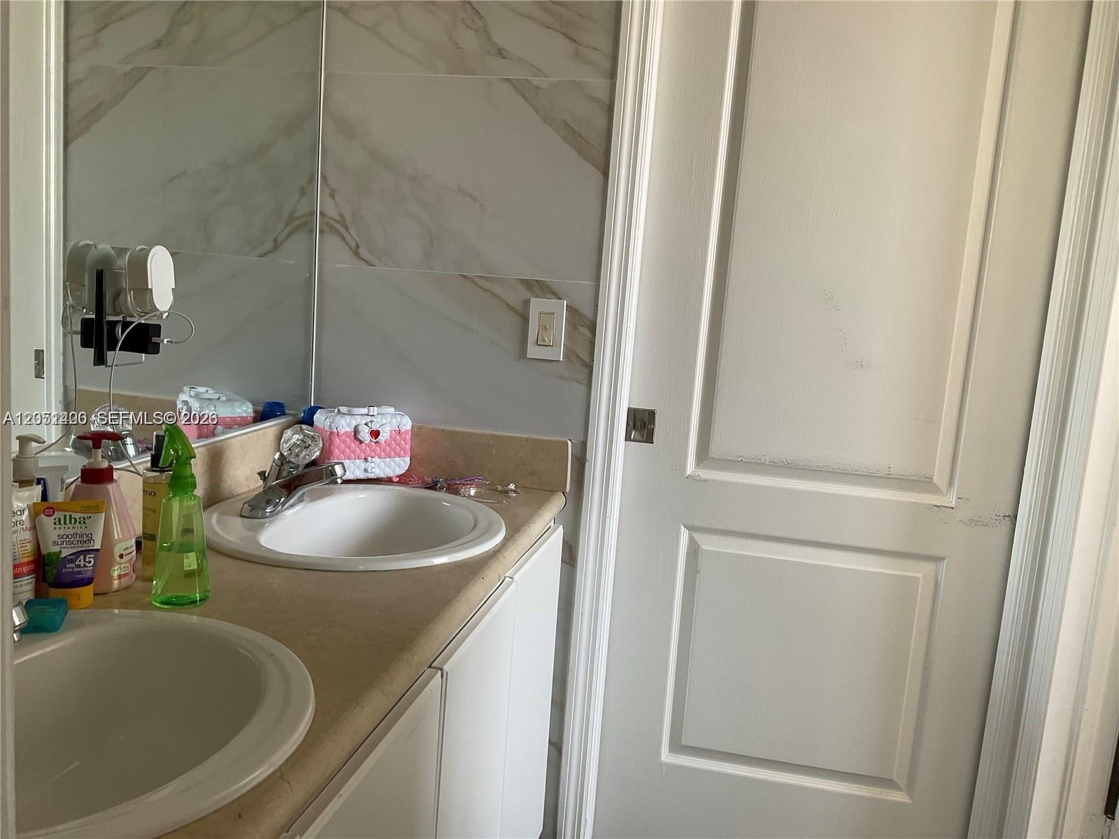 7472 Northwest 112 Path Doral, FL 33178 - Photo 28 of 40