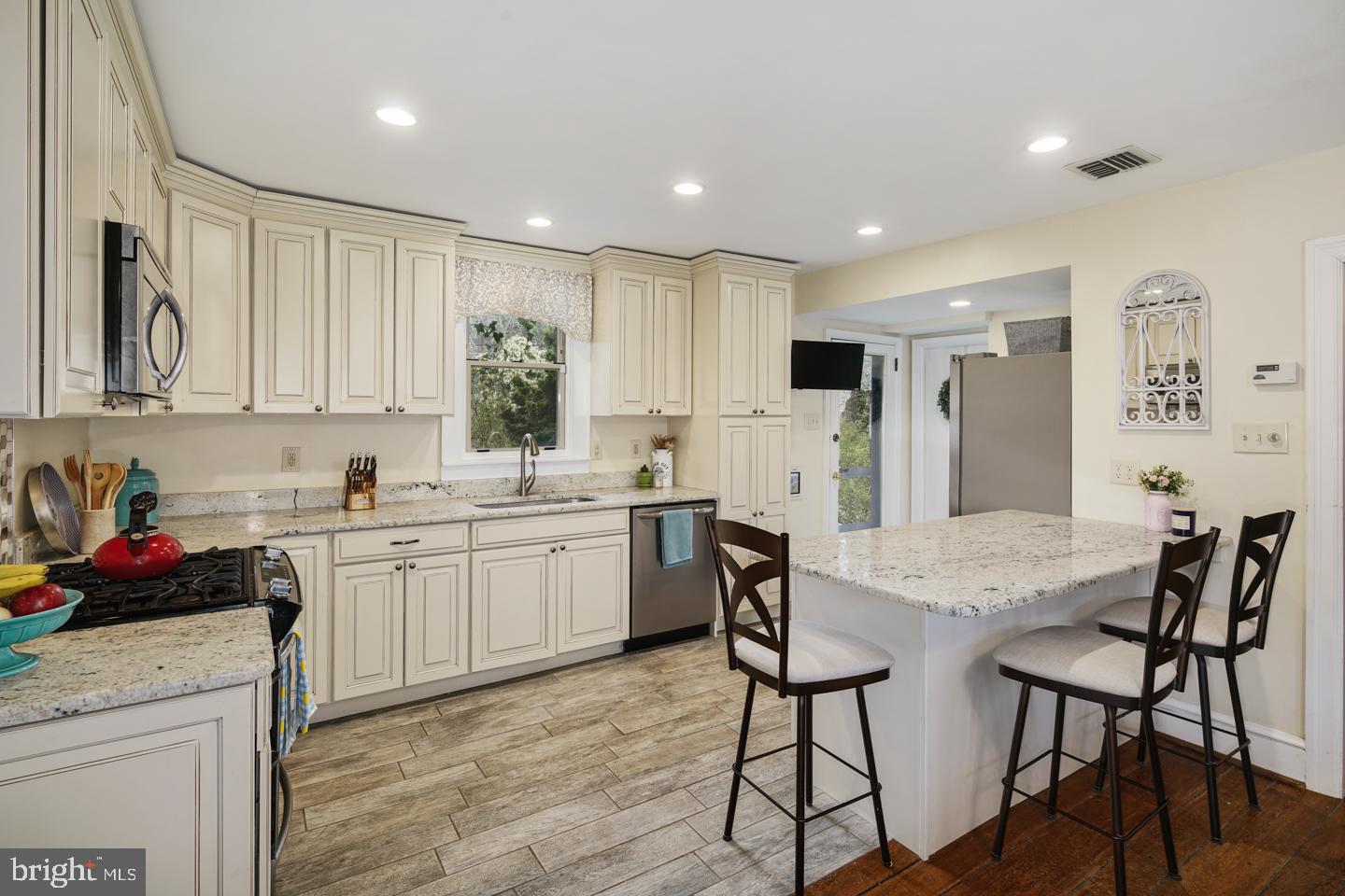 8322 Cedar Road Elkins Park, PA 19027 - Photo 6 of 25