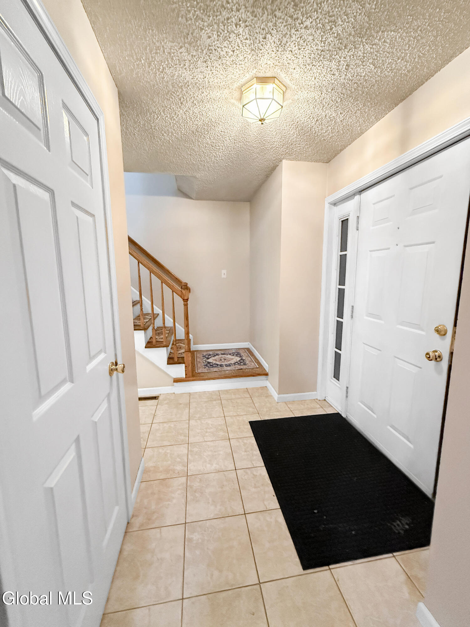 35 Mallard Road Bethlehem, NY 12077 - Photo 3 of 41 IMG_9385