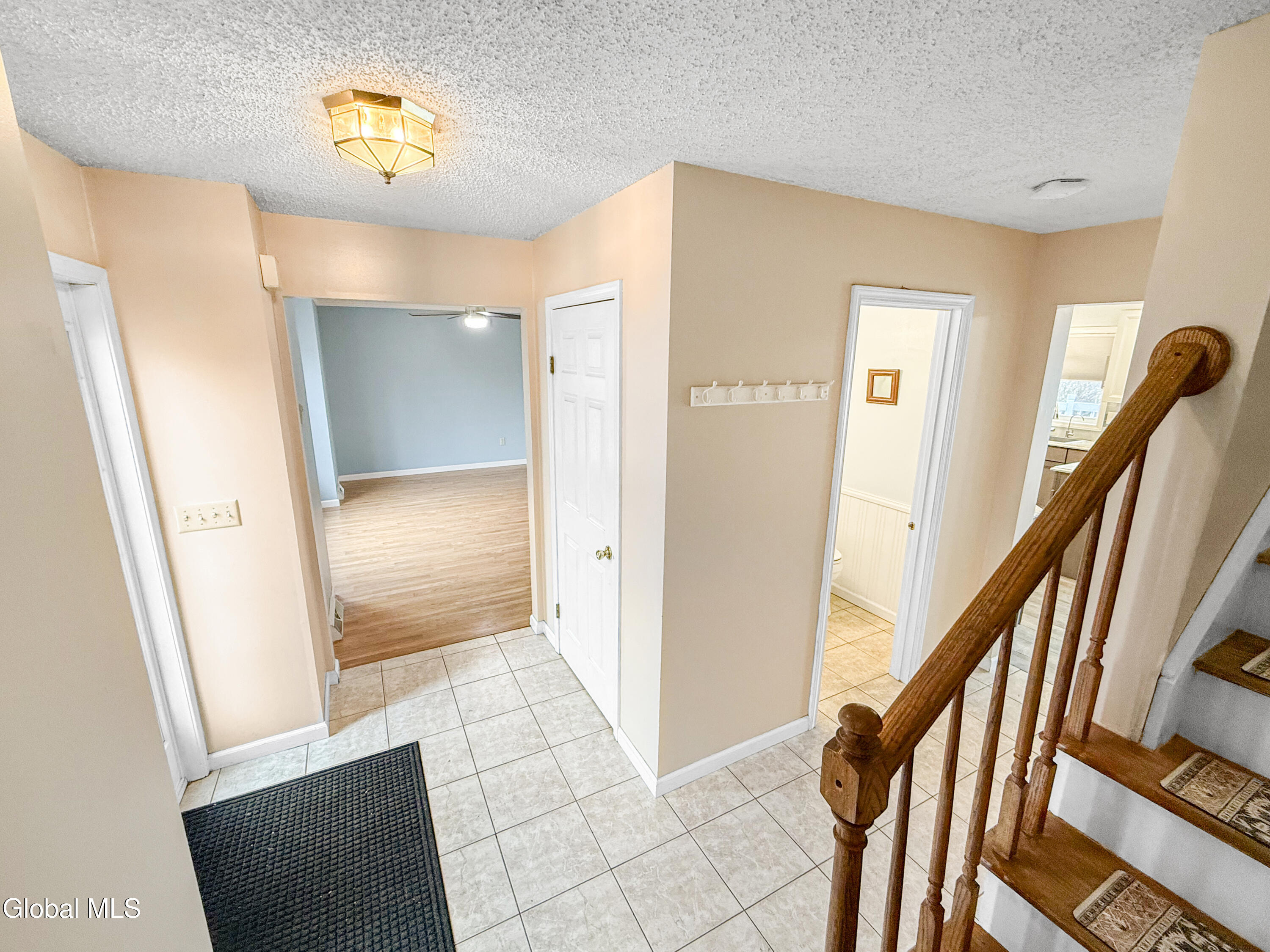 35 Mallard Road Bethlehem, NY 12077 - Photo 4 of 41 IMG_9473