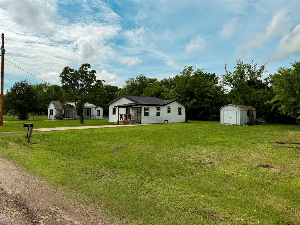 615 Smith Circle Point, TX 75472 - Photo 3 of 21
