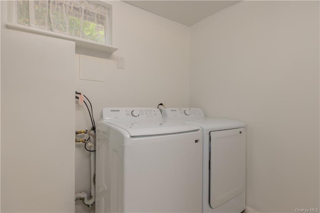 55 East Devonia Avenue, Unit 1 Mount Vernon, NY 10552 - Photo 19 of 24 a utility room with dryer and washer