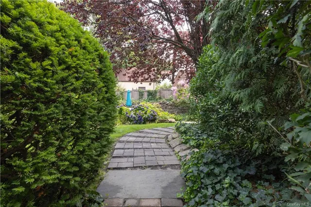 a view of a pathway both side of yard