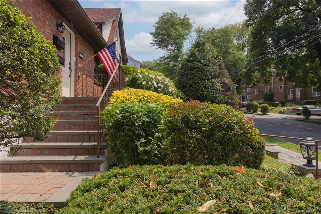 55 East Devonia Avenue, Unit 1 Mount Vernon, NY 10552 - Photo 4 of 24 a view of path along with deck and trees