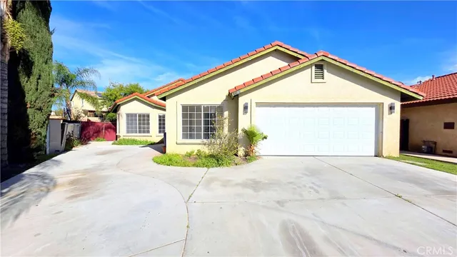 $3,195 | 1100 Cloverdale Street, Riverside, CA 92501