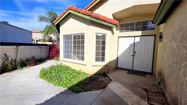 $3,195 | 1100 Cloverdale Street, Riverside, CA 92501