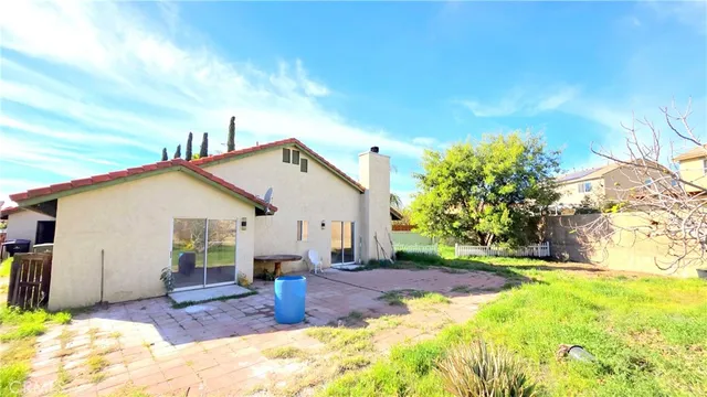 $3,195 | 1100 Cloverdale Street, Riverside, CA 92501