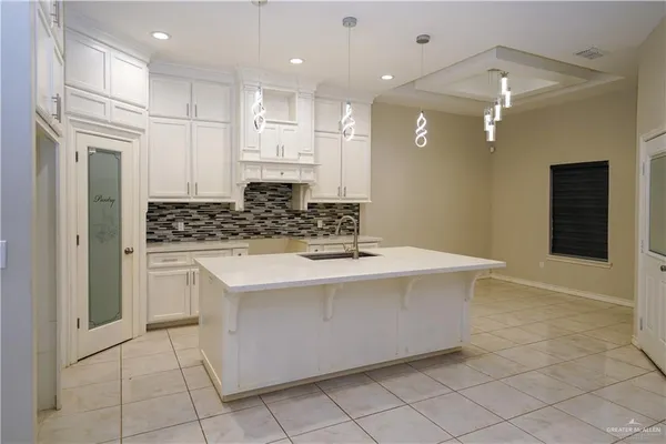 $2,400 | 404 Royal Drive, San Juan, TX 78589