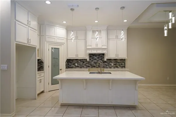 $2,400 | 404 Royal Drive, San Juan, TX 78589