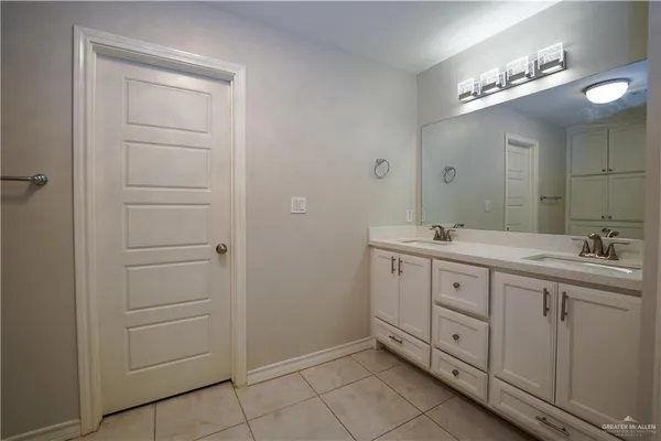 $2,400 | 404 Royal Drive, San Juan, TX 78589