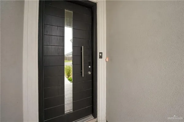 $2,400 | 404 Royal Drive, San Juan, TX 78589