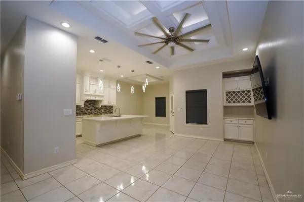 $2,400 | 404 Royal Drive, San Juan, TX 78589