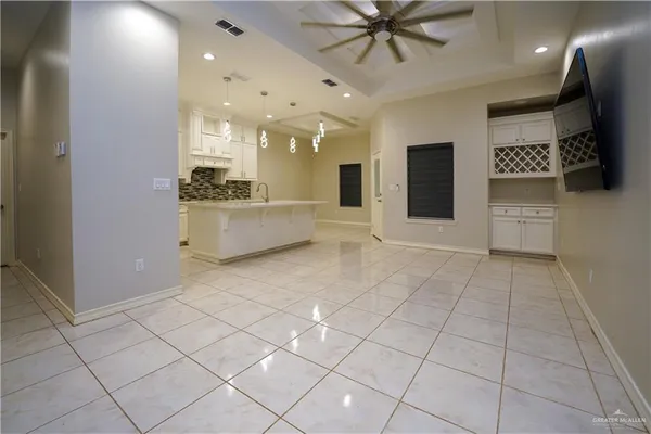 $2,400 | 404 Royal Drive, San Juan, TX 78589