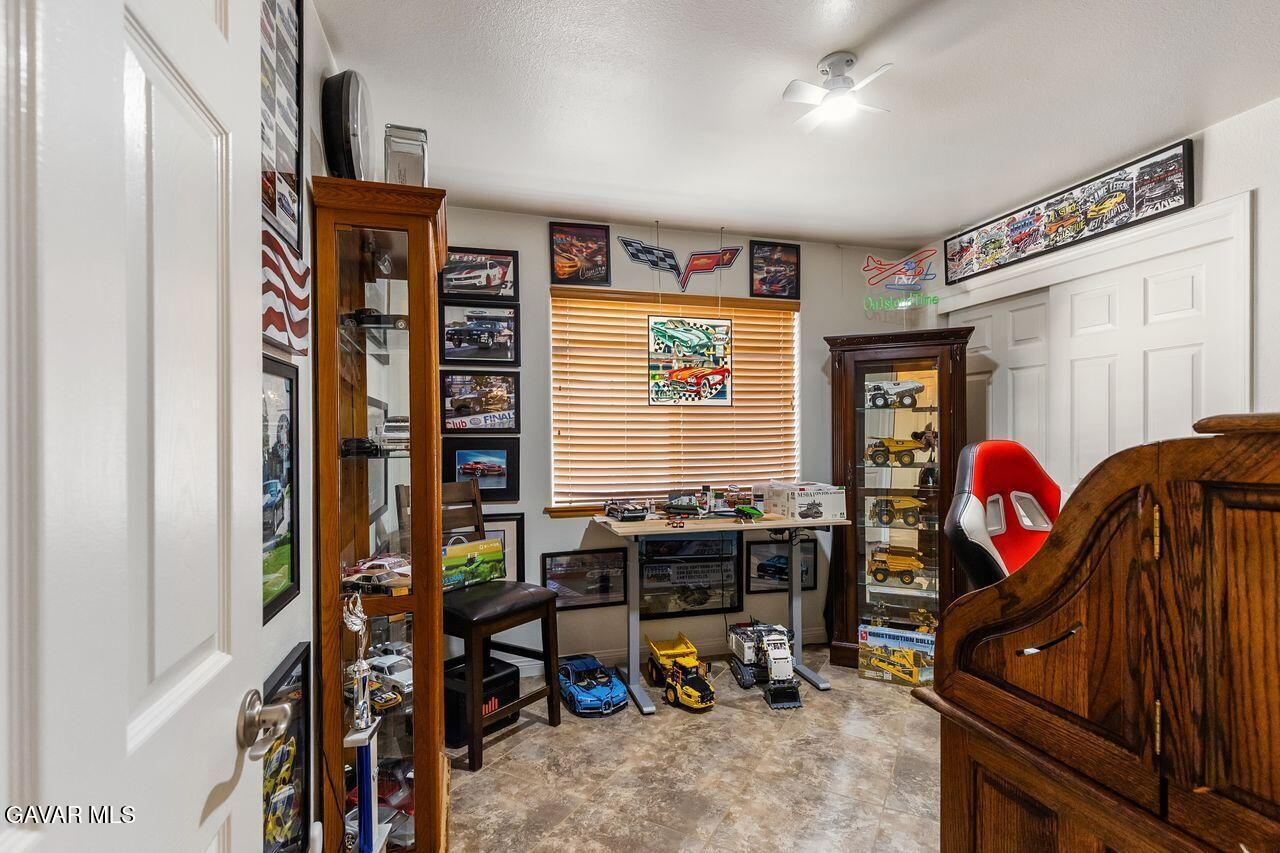 9629 Mendiburu Road California City, CA 93505 - Photo 1 of 40 J5jt1InQ