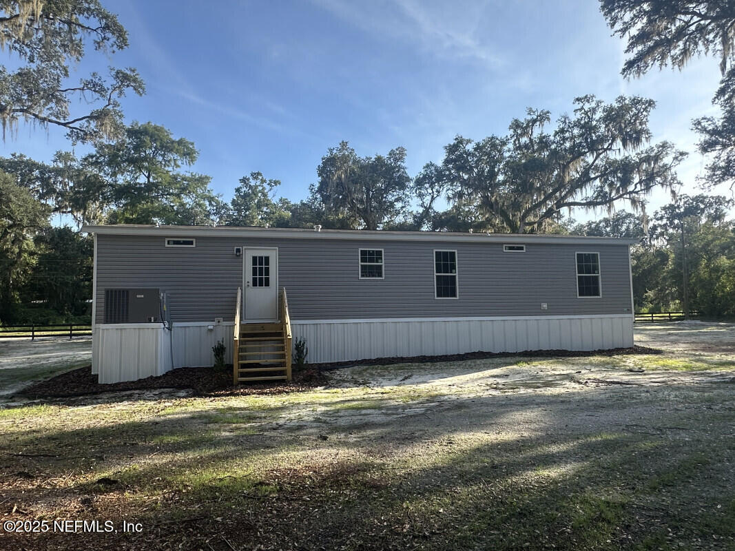 138 Nichols Road Florahome, FL 32140 - Photo 8 of 27 a view of a backyard