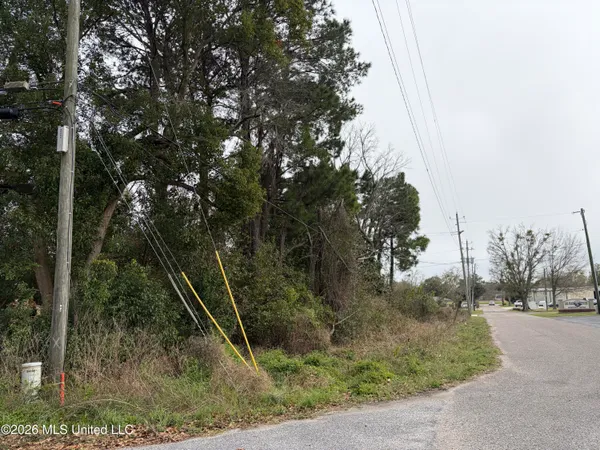 $42,500 | 205 2nd Avenue, Long Beach, MS 39560