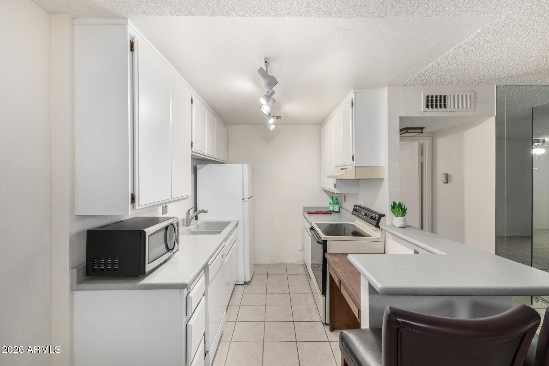 5525 East Thomas Road, Unit M16 Phoenix, AZ 85018 - Photo 14 of 36