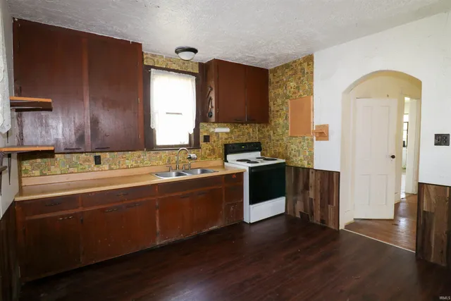 $54,900 | 1008 West Elm Street, Hartford City, IN 47348