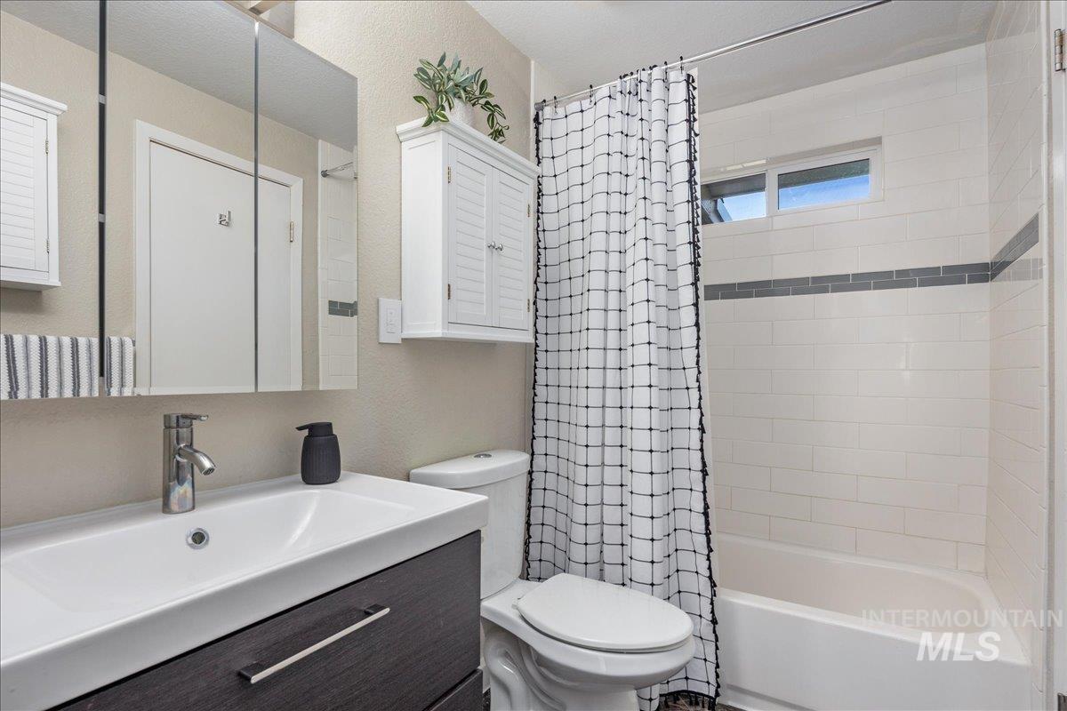 2103 North Hampton Road Boise, ID 83704 - Photo 19 of 40 Bathroom with vanity, shower / tub combo with curtain, and a textured wall