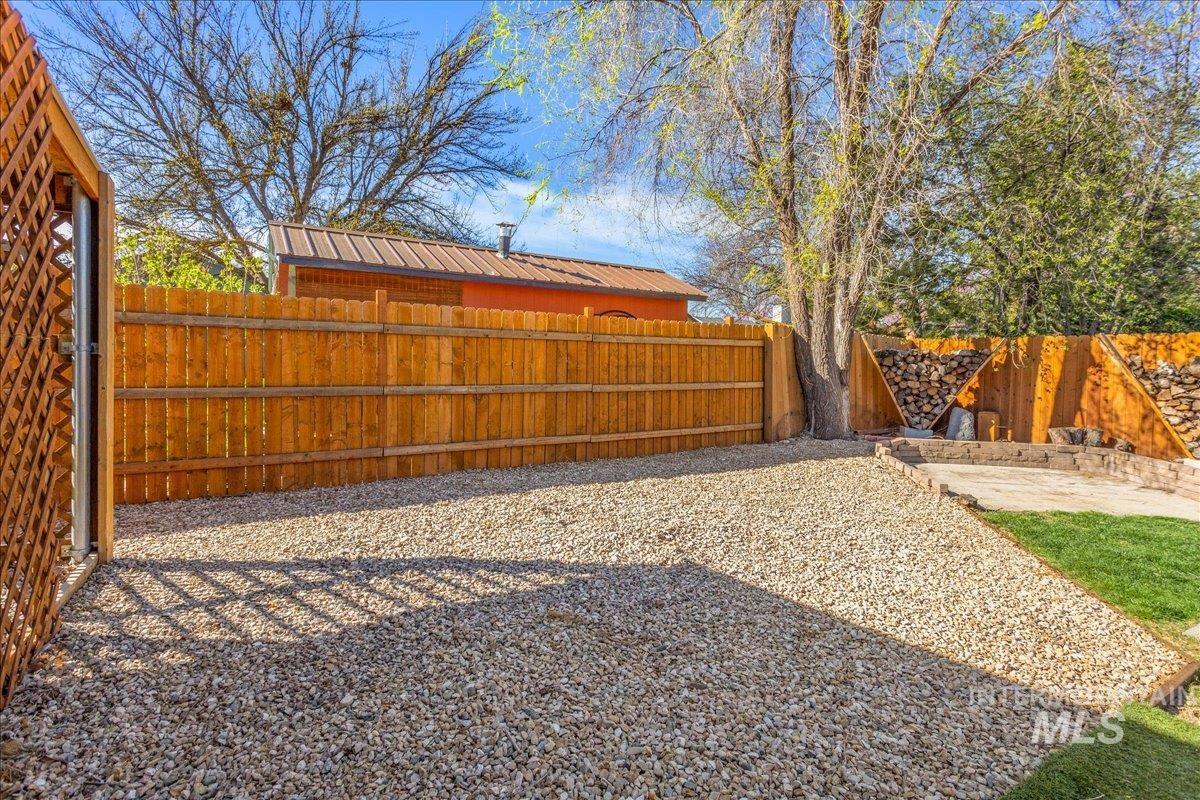 2103 North Hampton Road Boise, ID 83704 - Photo 31 of 40 View of fenced backyard