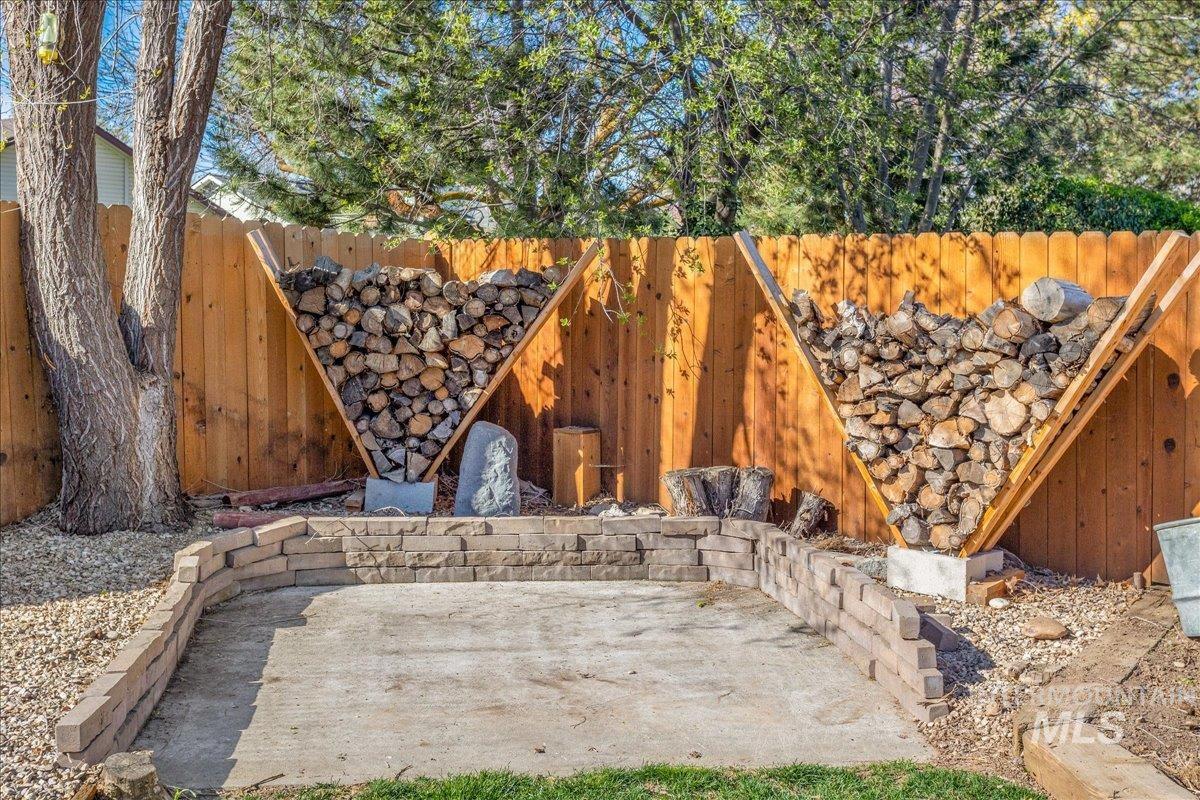 2103 North Hampton Road Boise, ID 83704 - Photo 32 of 40 Place for a firepit