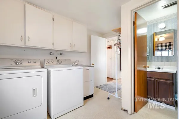 $320,000 | 489 Northwest 4th Avenue, Ontario, OR 97914