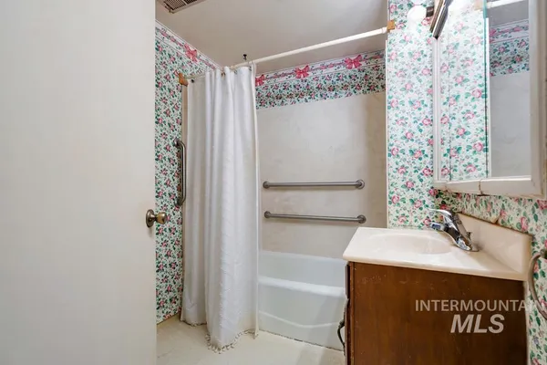 $320,000 | 489 Northwest 4th Avenue, Ontario, OR 97914