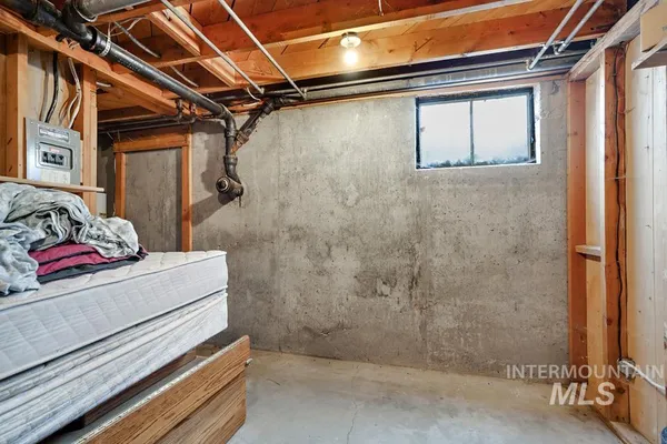 $320,000 | 489 Northwest 4th Avenue, Ontario, OR 97914