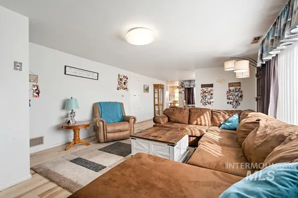 $320,000 | 489 Northwest 4th Avenue, Ontario, OR 97914