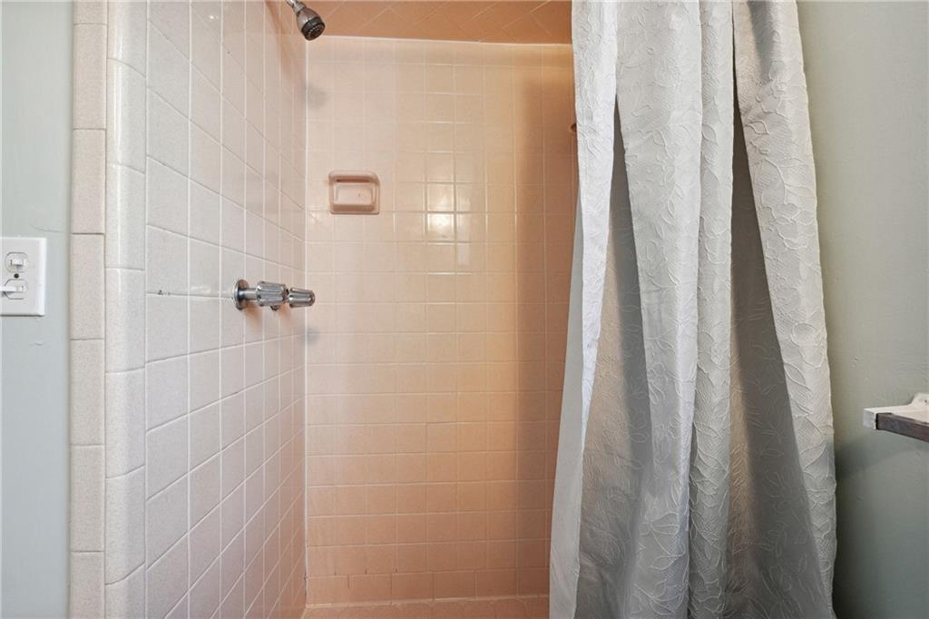 2073 East Roxboro Road Northeast, Unit B Brookhaven, GA 30324 - Photo 10 of 19 Gallery Image 10
