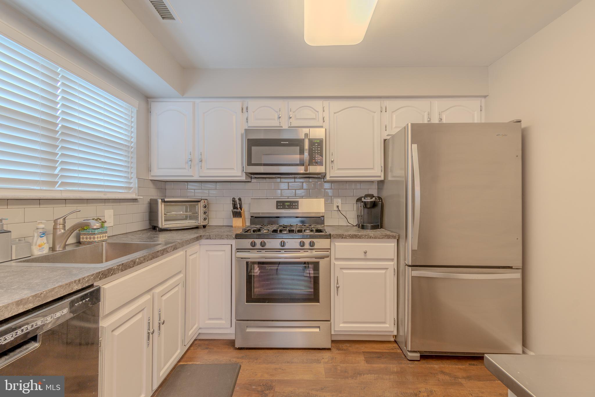 73207 Delaire Landing Road, Unit 207 Philadelphia, PA 19114 - Photo 12 of 37 Kitchen