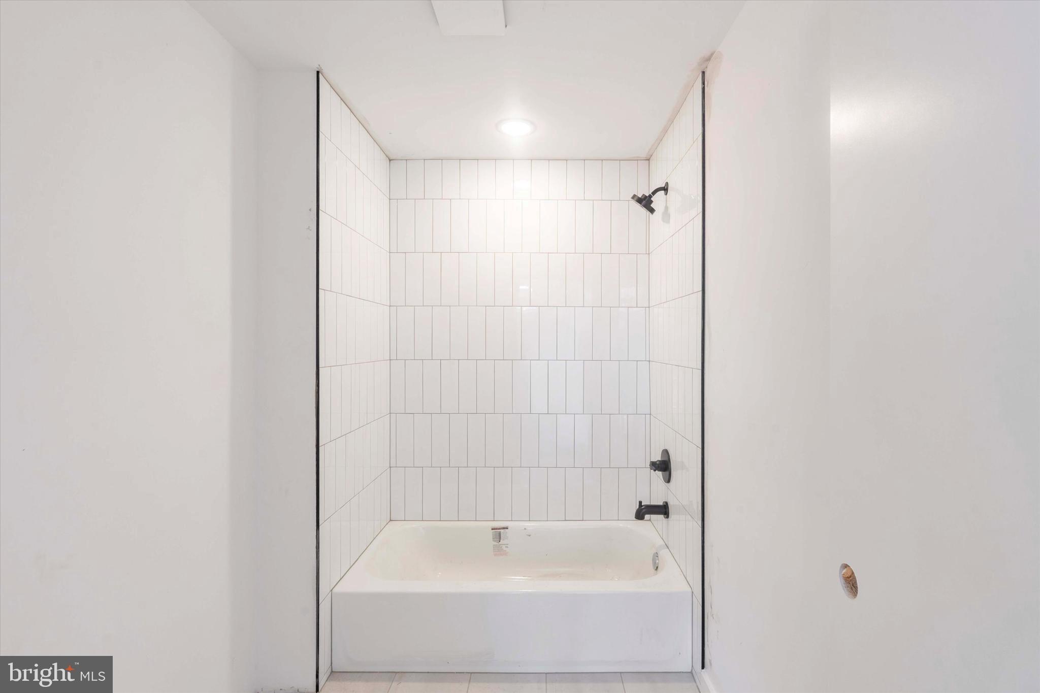 754 South 4th Street, Unit 201 Philadelphia, PA 19147 - Photo 14 of 17 a bathroom with a bathtub