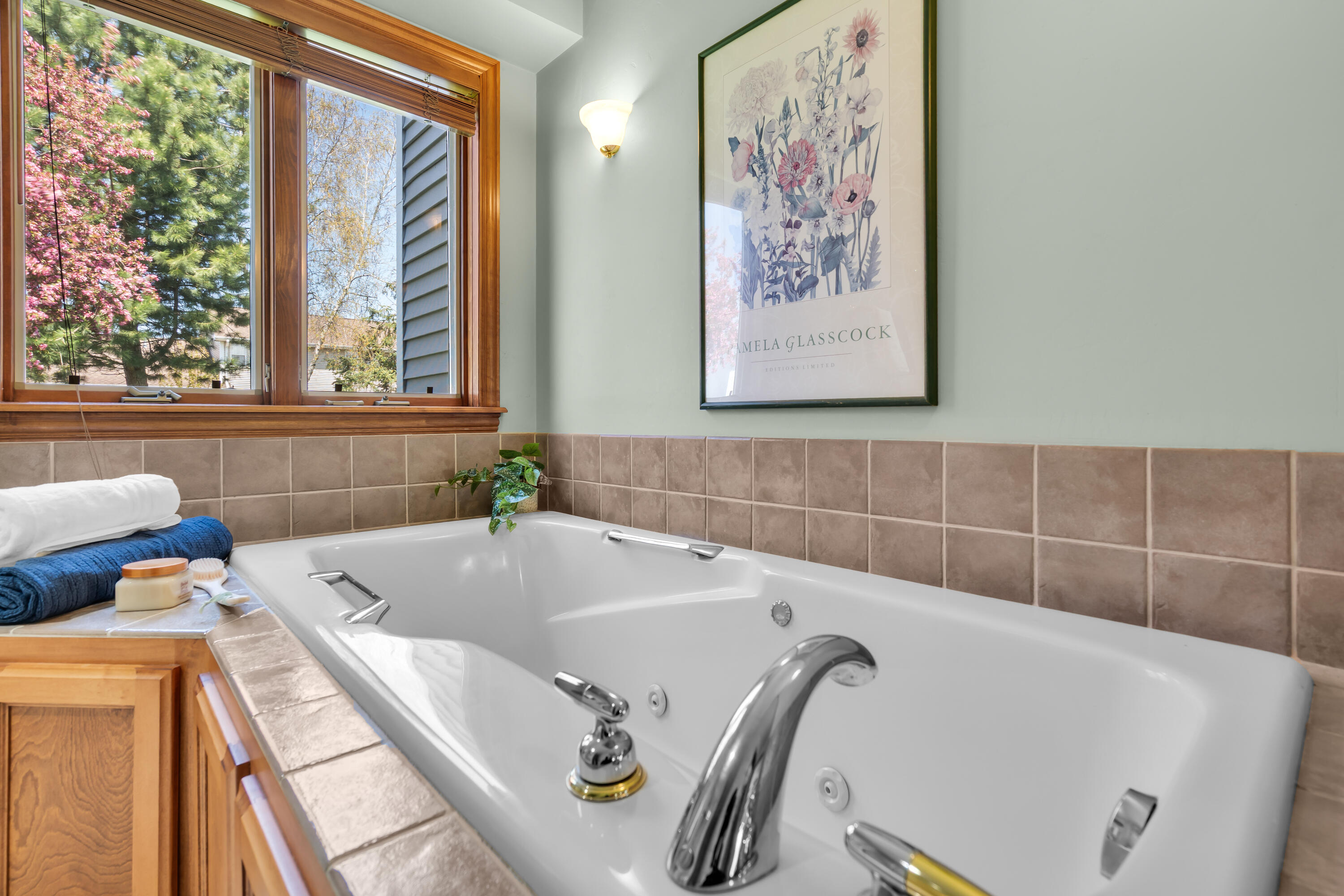 3445 Edinburgh Road Green Bay, WI 54311 - Photo 23 of 34 Primary Bathroom