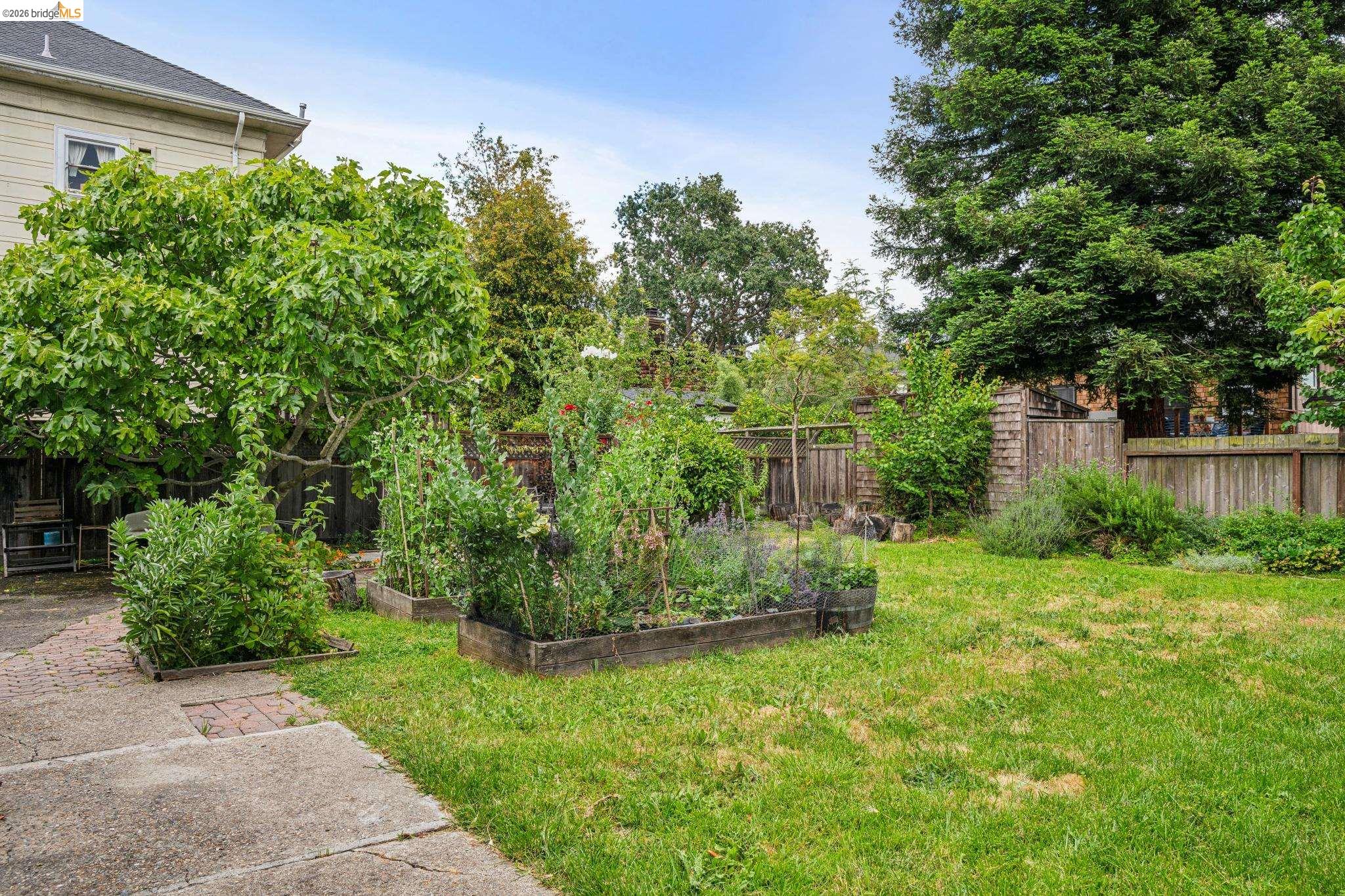 2140 Woolsey Street Berkeley, CA 94705 - Photo 29 of 40