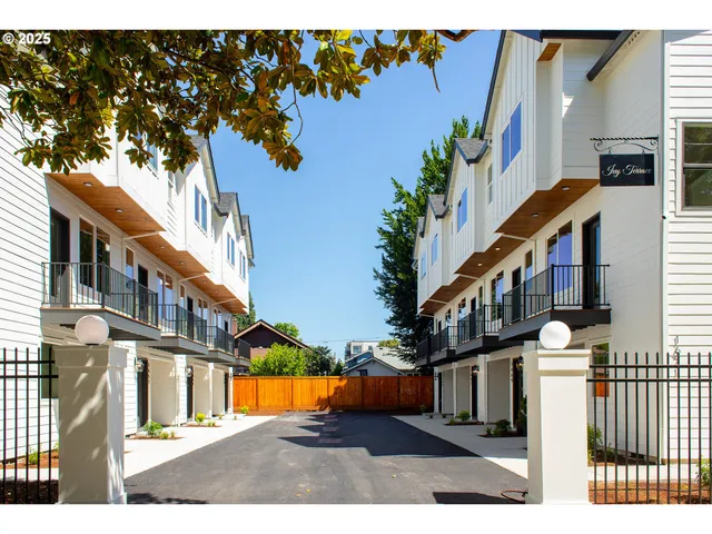 $499,900 | 1665 Southeast Sherrett Street, Portland, OR 97202