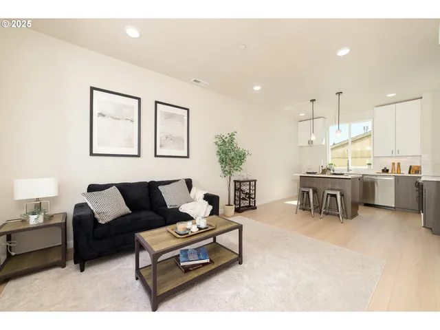 $499,900 | 1665 Southeast Sherrett Street, Portland, OR 97202