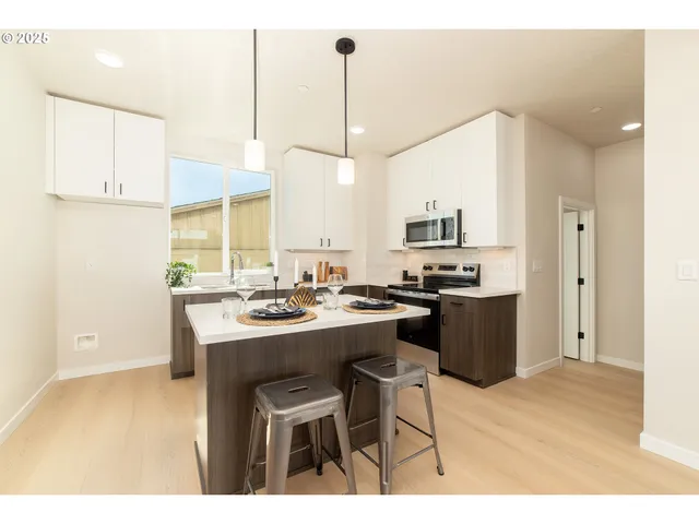 $499,900 | 1665 Southeast Sherrett Street, Portland, OR 97202