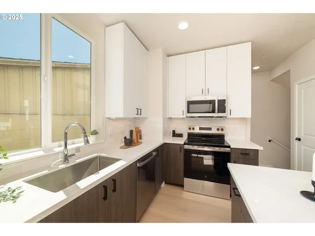 $499,900 | 1665 Southeast Sherrett Street, Portland, OR 97202