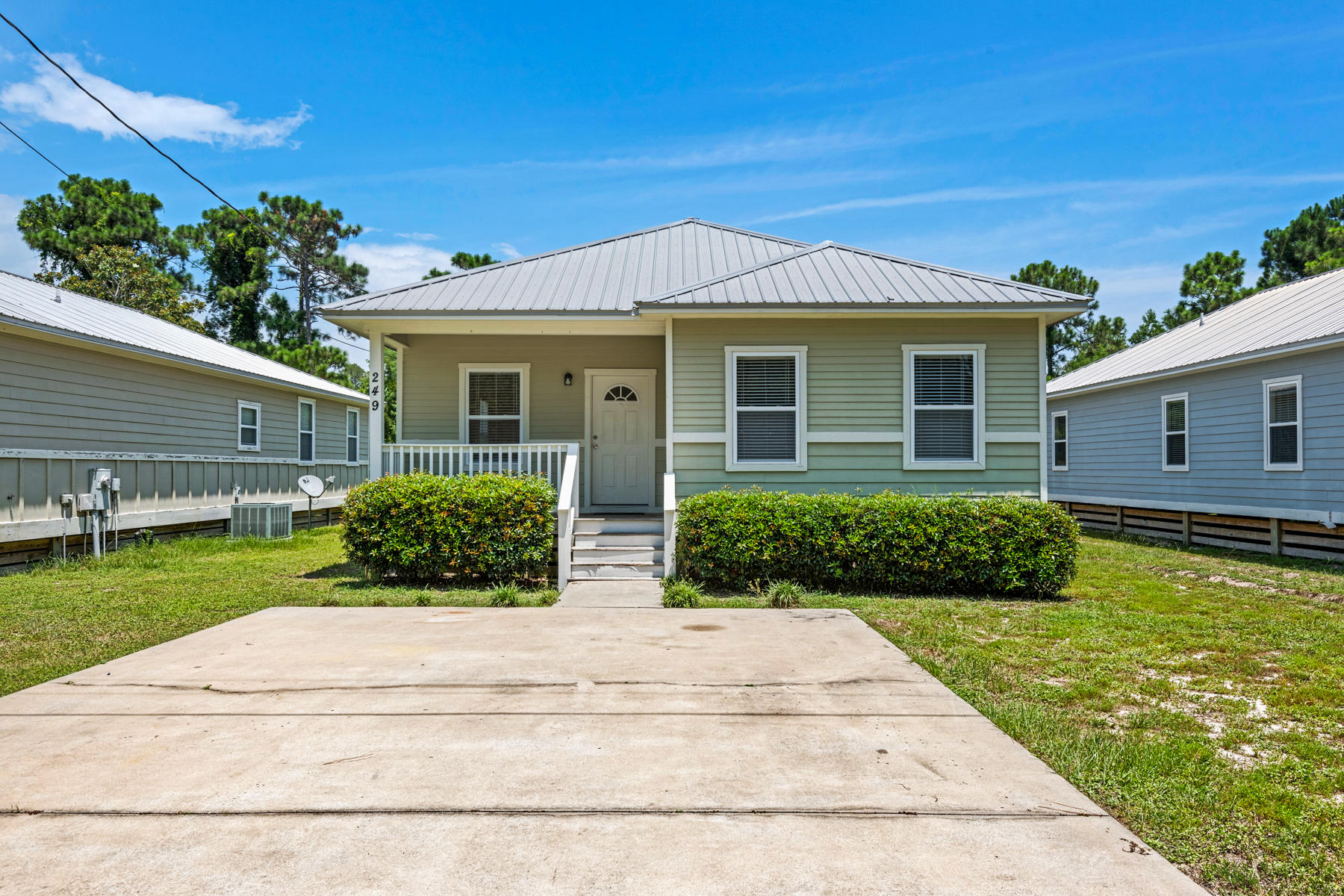 249 County Line Road Niceville, FL 32578 - Photo 1 of 17 a front view of a house with a yard