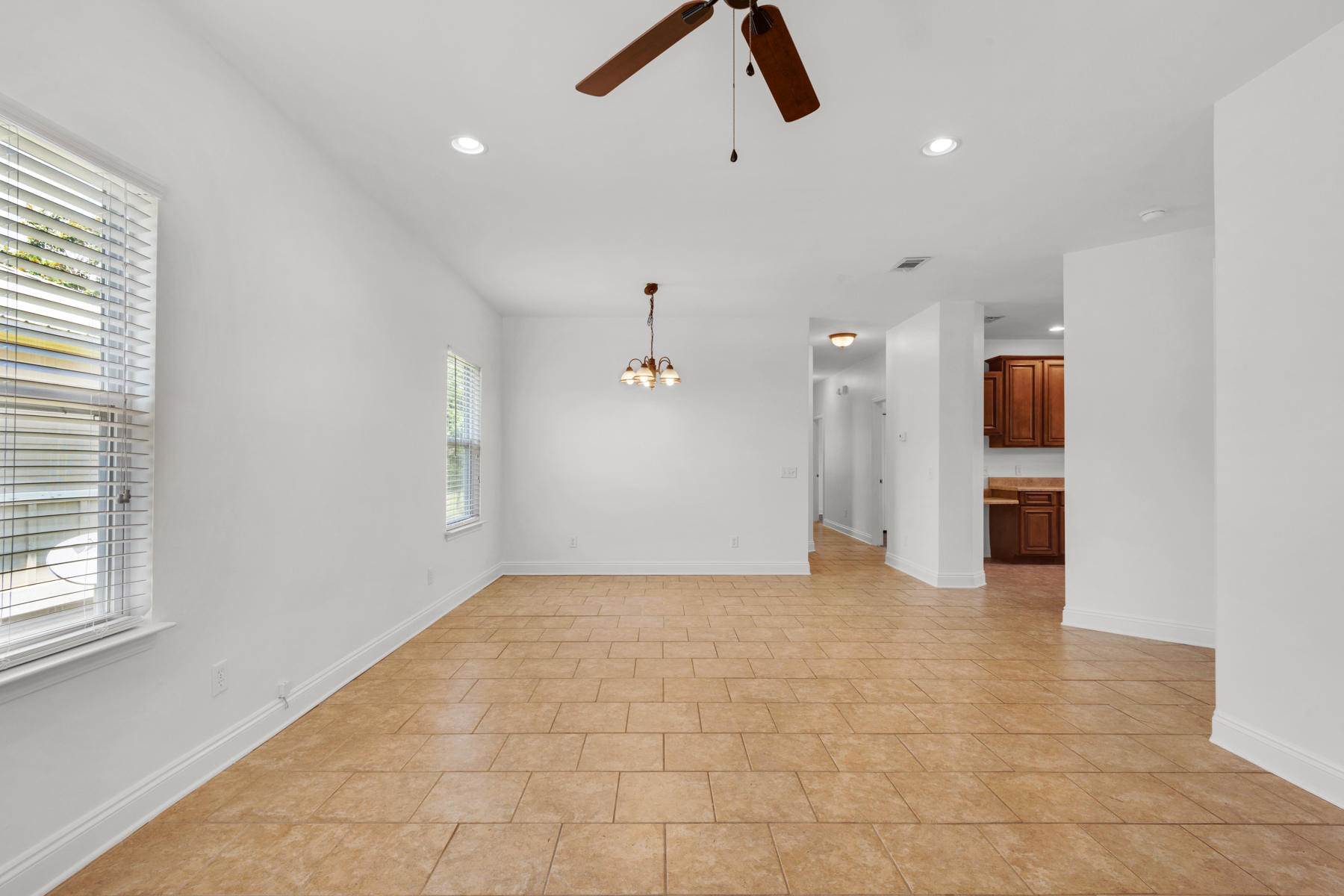249 County Line Road Niceville, FL 32578 - Photo 12 of 17 a view of a livingroom with an empty space