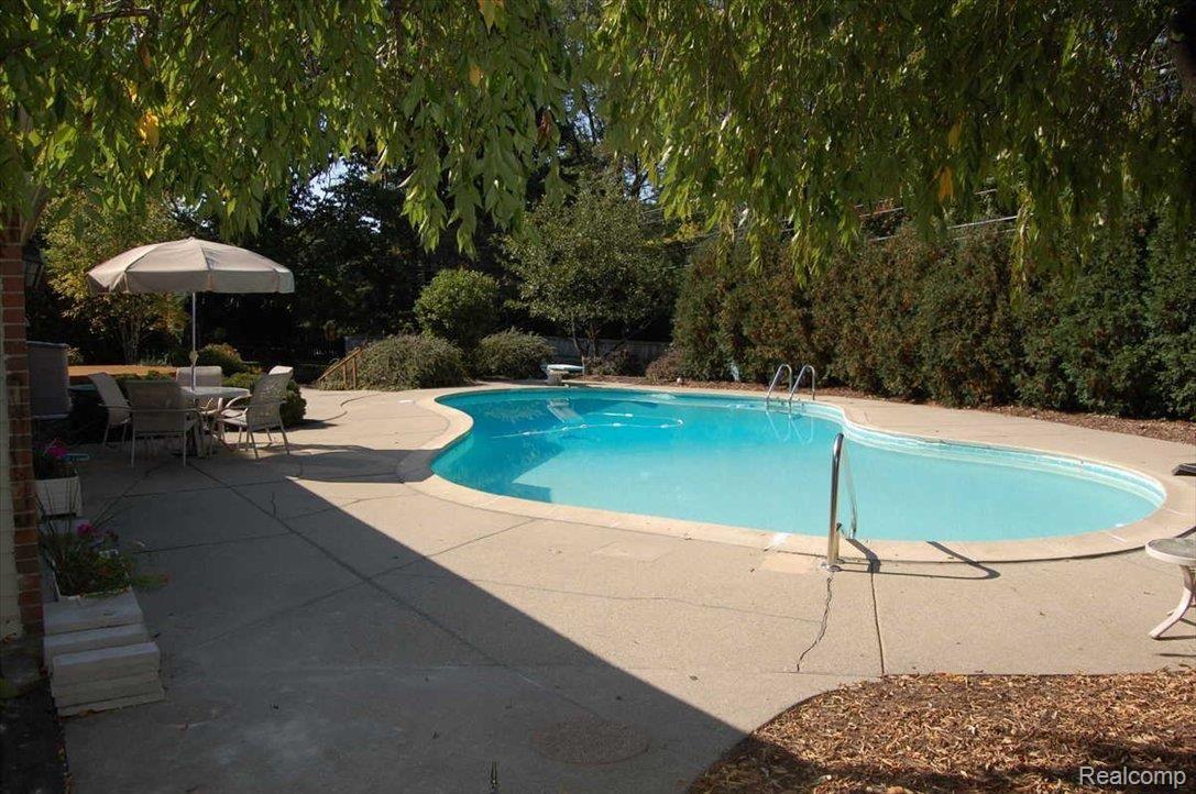 884 Spartan Drive Rochester, MI 48309 - Photo 18 of 20 Pool 2