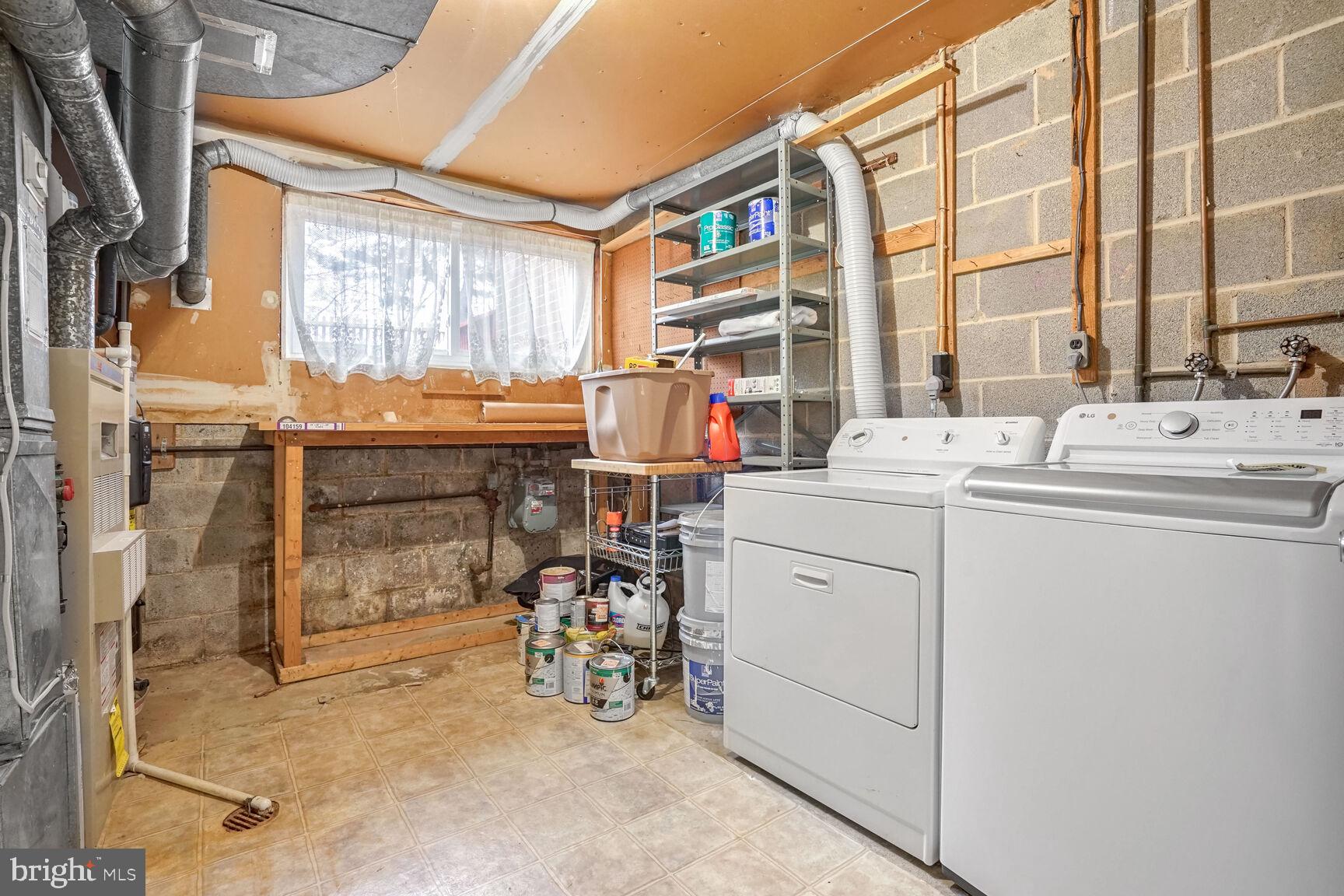 11350 Links Drive Reston, VA 20190 - Photo 19 of 22 a utility room with dryer and washer