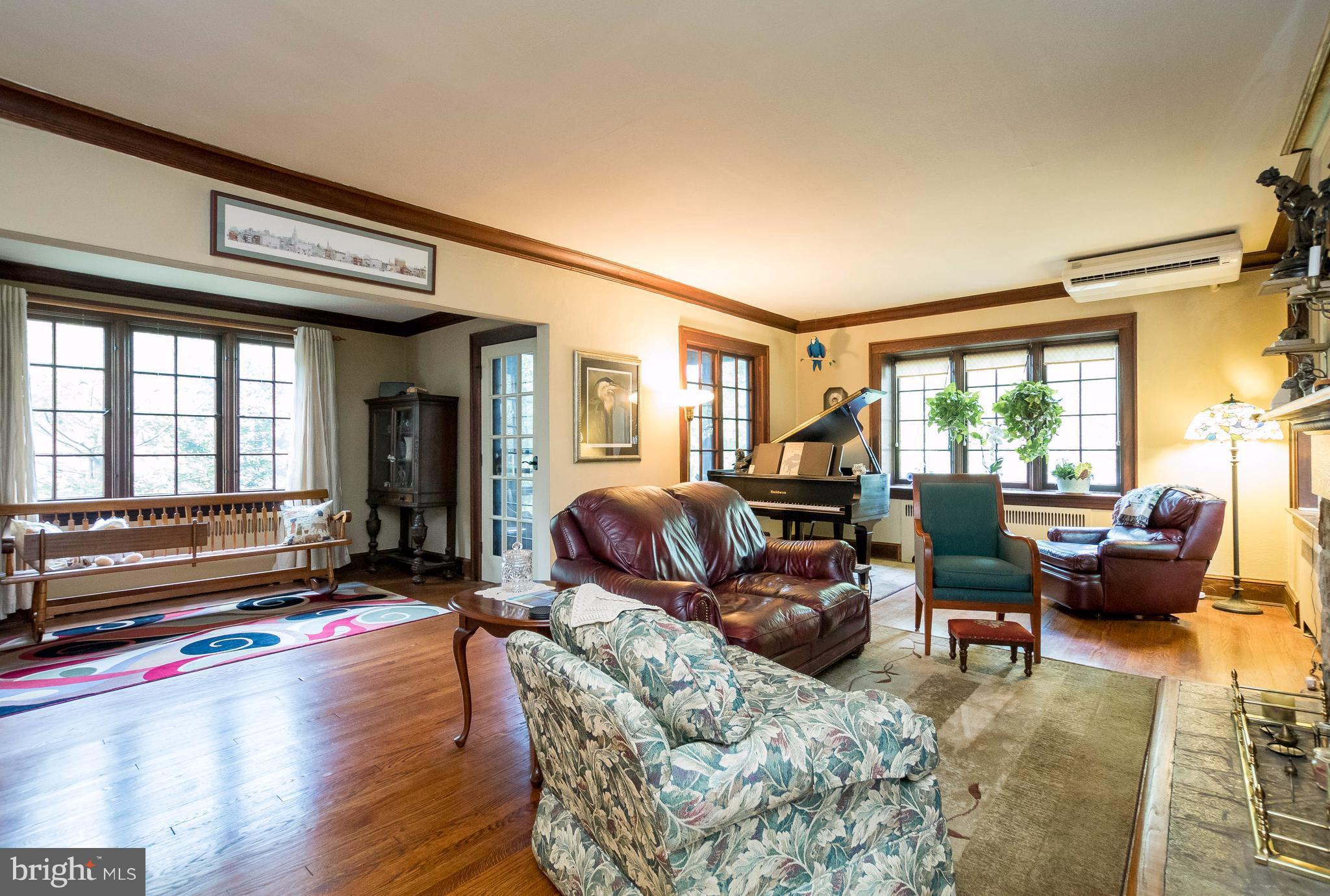 4129 Westview Road Baltimore, MD 21218 - Photo 6 of 30 SPACIOUS LIVING RM W/ACCESS TO SUN ROOM PORCH