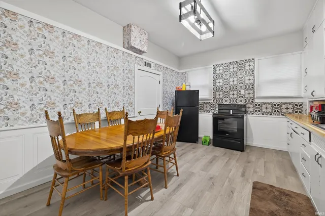 $375,000 | 607 West Warren Street, Mitchell, IN 47446