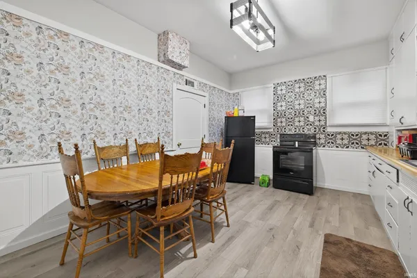 $375,000 | 607 West Warren Street, Mitchell, IN 47446