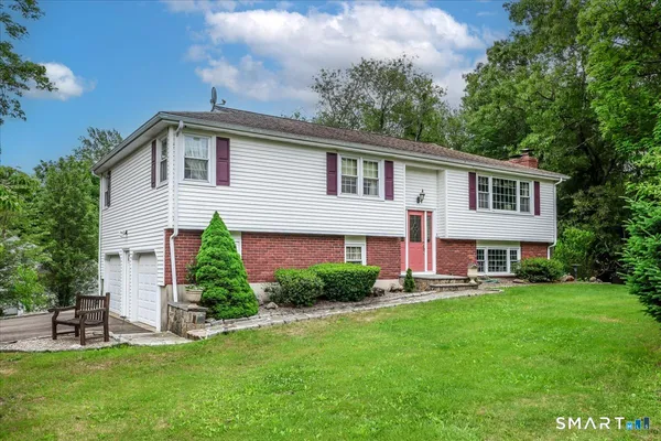 $599,900 | 3 Poe Place, Shelton, CT 06484