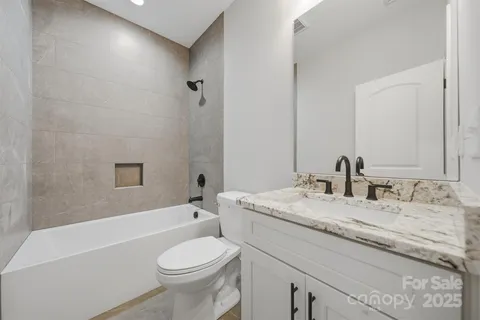 $481,900 | 835 A Wynnshire Drive, Hickory, NC 28601